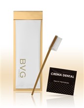 CEPILLO DENTAL + SOBRE CREMA DENTAL CON ENVASE EMBELLECEDOR DORADO