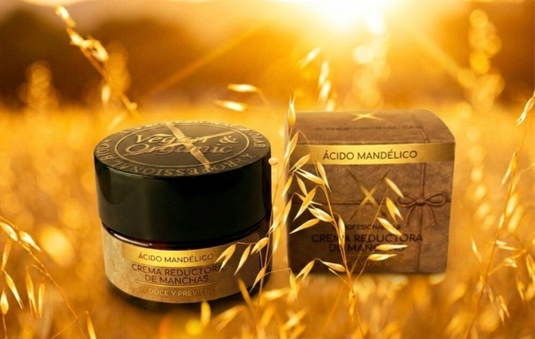 CREMA FACIAL 50ML REDUCTORA DE MANCHAS CON ACIDO MANDELICO (2)