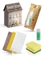 KIT DE BIENVENIDA EN CASA DE CARTON CON BOLSA BIODEGRADABLE CERTIFICADA PARA APARTAMENTOS TURISTICOS
