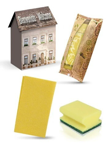 KIT DE BIENVENIDA EN CASA DE CARTON CON BOLSA BIODEGRADABLE CERTIFICADA PARA APARTAMENTOS TURISTICOS