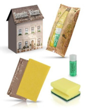 KIT DE BIENVENIDA EN CASA DE CARTON CON BOLSA BIODEGRADABLE CERTIFICADA PARA APARTAMENTOS TURISTICOS